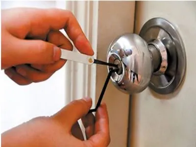 天津上门开锁换锁/24小时/地锁开锁