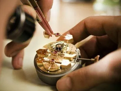 北京摩凡陀手表维修中心电话--怡润维修点