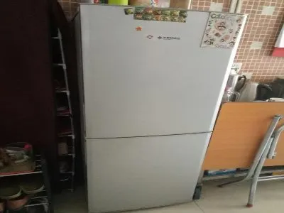 柜体与冰箱之间左右两边缝隙遮挡条