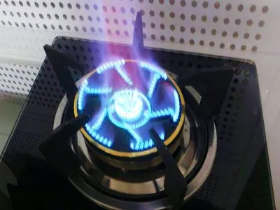 燃气灶有一个旋钮不用按就能旋转