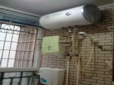 热水器下端的铜的小尾巴答巴答往下滴水怎么回事