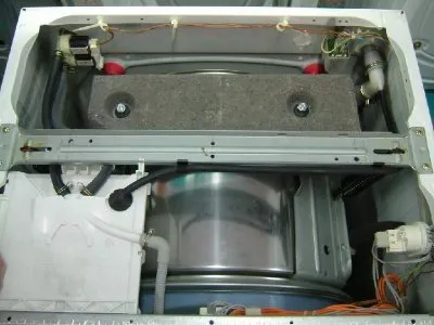 洗衣机洗了一半就停了里面都是水