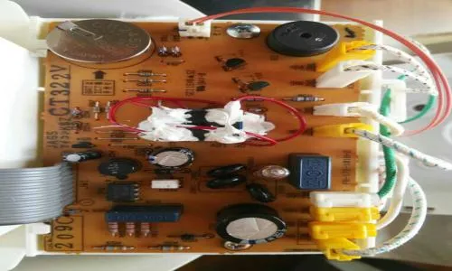 电饭煲灯亮但放上内胆按不下去按下去就跳起来什么原因