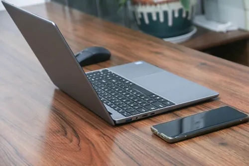 笔记本屏幕一下亮一下暗是什么原因