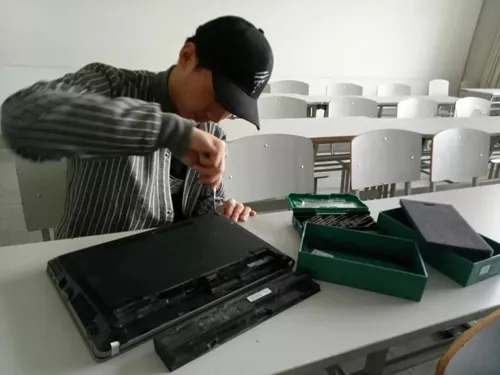 电脑老是待机怎么回事