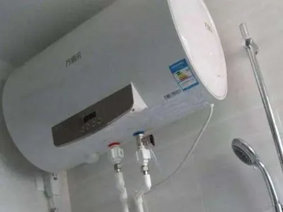 停水后热水器一直响水管里冒白烟(图1)