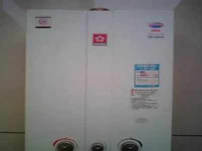 美的电热水器电线孔漏水(图1)