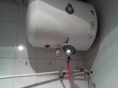 燃气热水器轰隆隆的响出蒸汽怎么回事(图1)