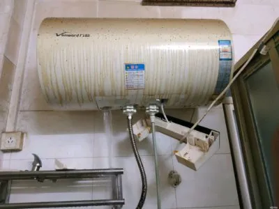 一到半夜热水器就没热水(图1)