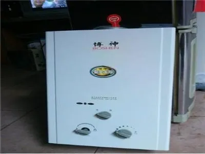 热水器左边缘滴水是什么原因(图1)