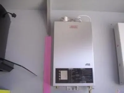 广樱储水式热水器热水阀门坏了(图1)