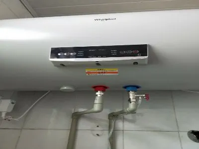 热水器和油烟机靠的近可以把热水器罩起来吗(图1)