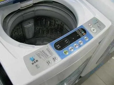 在滚筒洗衣机上外面的水会渗进去吗(图1)