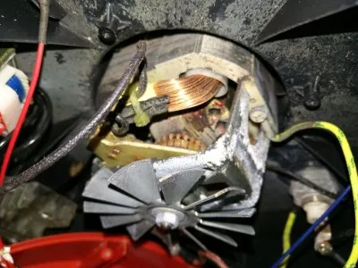 统帅滚筒洗衣机一到冬天洗衣服就不正常(图1)