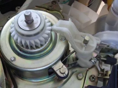 洗衣机减震坏了就是洗衣机桶的外面就是支撑的东西坏了还能洗衣服这个洗衣机能(图1)