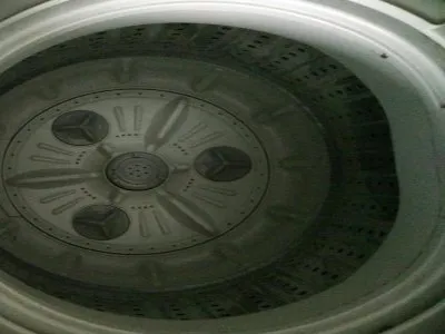 洗衣机洗着洗着就报警怎么回事(图1)