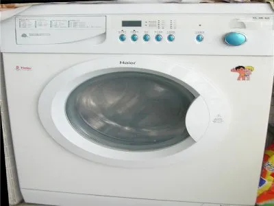 洗衣机洗着洗着停到声音跑过去打开盖子一看里面冒烟了是怎么回事(图1)