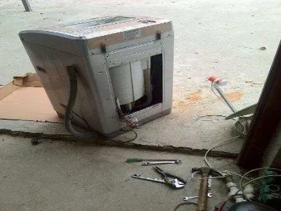 洗衣机为什么感觉里面一晃就有水(图1)