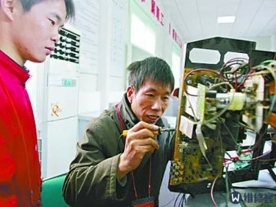 电视突然显示画面不动了(图1)