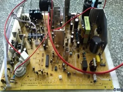 长虹24寸液晶电视红灯亮不开机(图1)