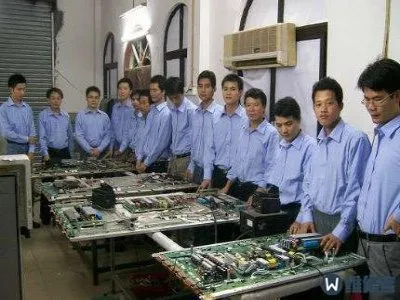 电视机放时是红色的怎么办(图1)