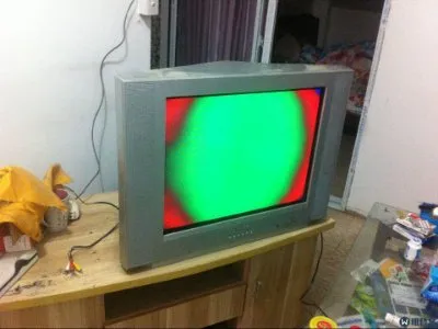 电视机上有胶水怎么去除(图1)