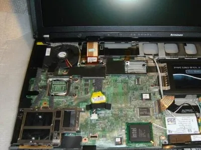 笔记本电脑玩steam为什么屏幕小一圈(图1)