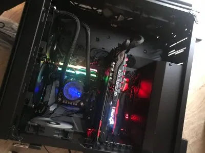 V450联想笔记本电脑屏幕高压板老化的故障会出现什么情况(图1)