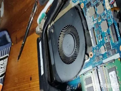 笔记本头投屏电脑显示器图标变扁(图1)