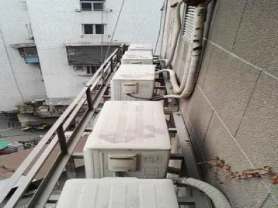 空调吹热风一会停一会又开始吹是怎么了(图1)