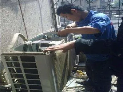 中央空调控制面板雪花符号一直闪烁什么意思