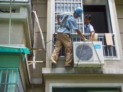 笔记本电脑屏幕下面有黑道怎么办