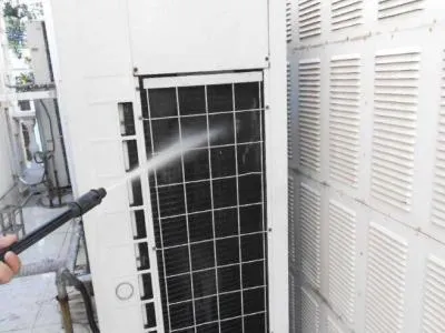 空气能热水器能直接装在楼顶房间上面吗