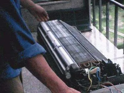 索尼KD75x9400e电视有竖线故障