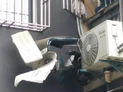 笔记本按键按下去弹起来有响声