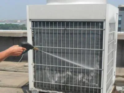 热水器右边水龙头的地方漏水