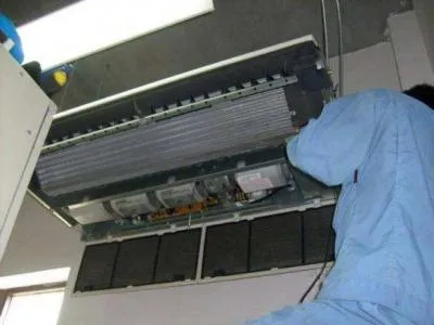 太阳能热水器仪表上黄灯闪烁是怎么回事