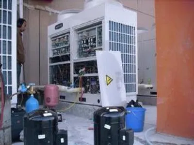 家里电视自动开了怎么回事