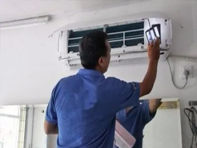 中央空调每个房间铜管怎么连接的