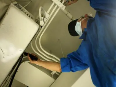 热水器热水突然变黄有味道怎么回事