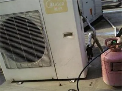 热水器插座在插的时候被电了一下插座漏电吗