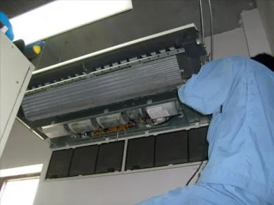 空调制热外面的外机风声很大