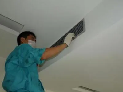 燃气热水器工作时排烟管有烟出来