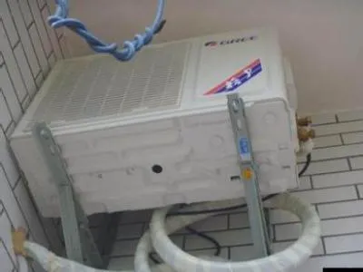 燃气热水器排管烟道撞坏了