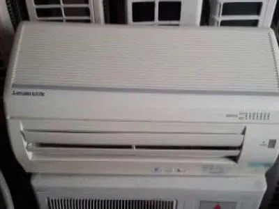 电视一开机屏幕显示红和黑两种颜色