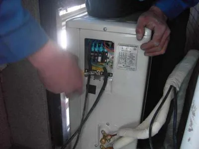 燃气热水器冻住加热后爆水