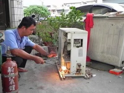 电视机屏幕灯不亮怎么修