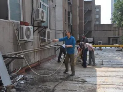 电热水器破了一个洞怎么弄