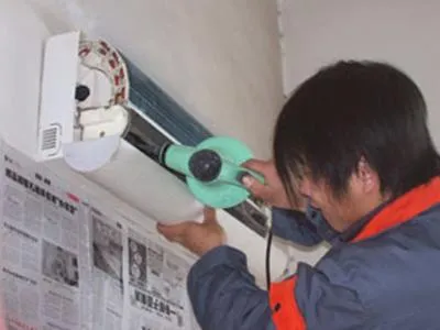 笔记本电脑屏幕分成了四块