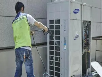 燃气热水器外壳最上端冒水怎么回事